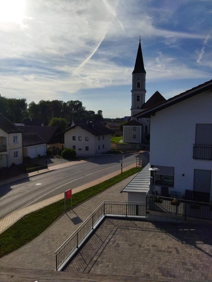 Aussergewoehnliche Atelierferienwohnung Mit Balkon An Der Donau Winzer Buitenkant foto